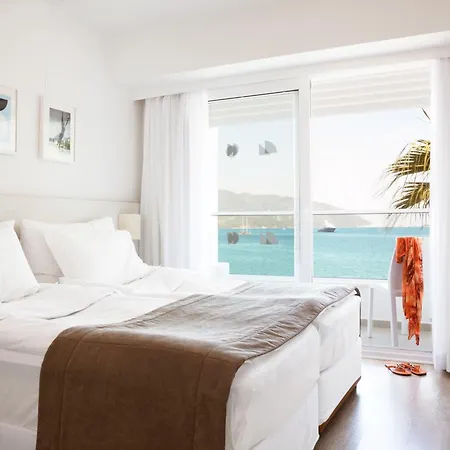 호텔 The Beachfront Adult Only 16 3*