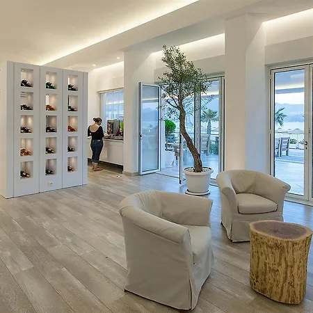 The Beachfront Adult Only 16 호텔