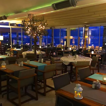 호텔 The Beachfront Adult Only 16 3*