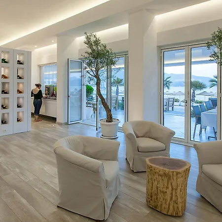 The Beachfront Adult Only 16 Hotel