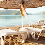 호텔 The Beachfront Adult Only 16 말마리스
