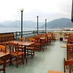 호텔 The Beachfront Adult Only 16 3*