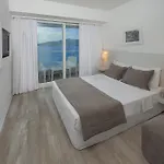 호텔 The Beachfront Adult Only 16 3*