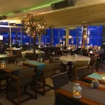 호텔 The Beachfront Adult Only 16 3*