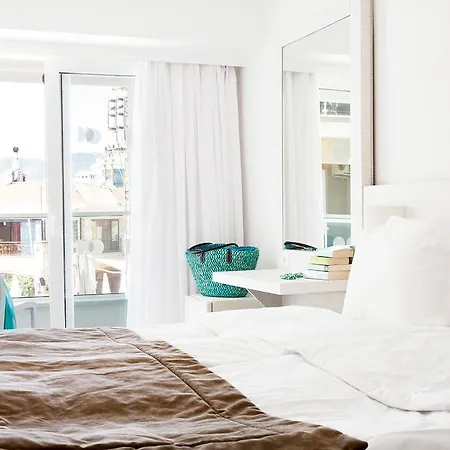 The Beachfront Adult Only 16 מלון 3*