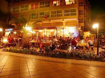 The Beachfront Adult Only 16 מלון 3*