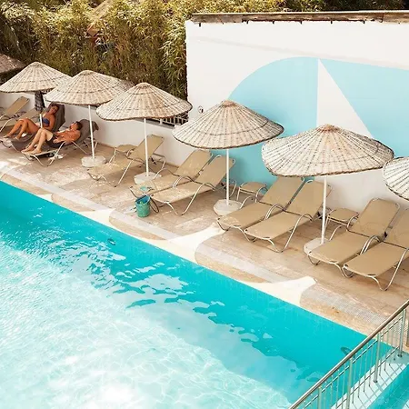 The Beachfront Adult Only 16 מלון 3*