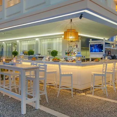 The Beachfront Adult Only 16 מלון
