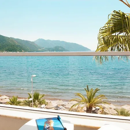 The Beachfront Adult Only 16 מלון