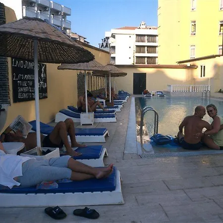 The Beachfront Adult Only 16 מרמריס