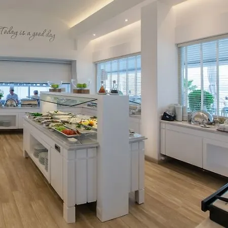 The Beachfront Adult Only 16 מלון 3*