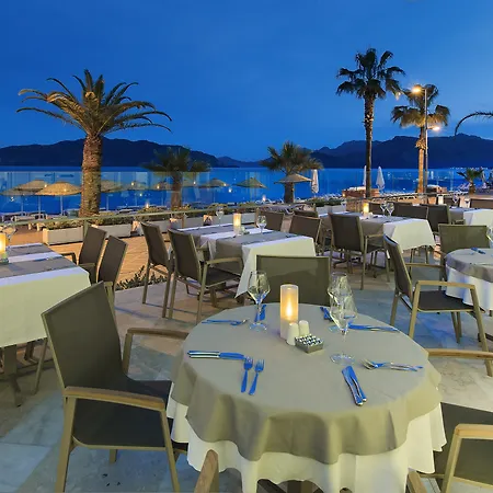The Beachfront Adult Only 16 מלון 3*